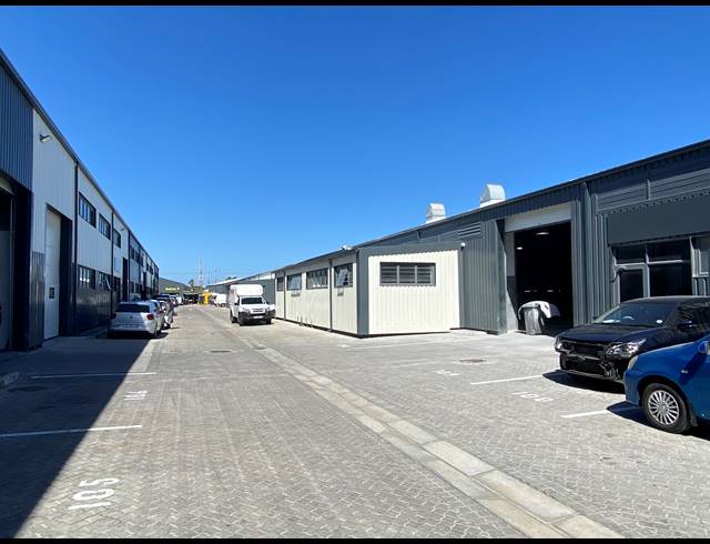 444M² WAREHOUSE TO LET IN TOKAI